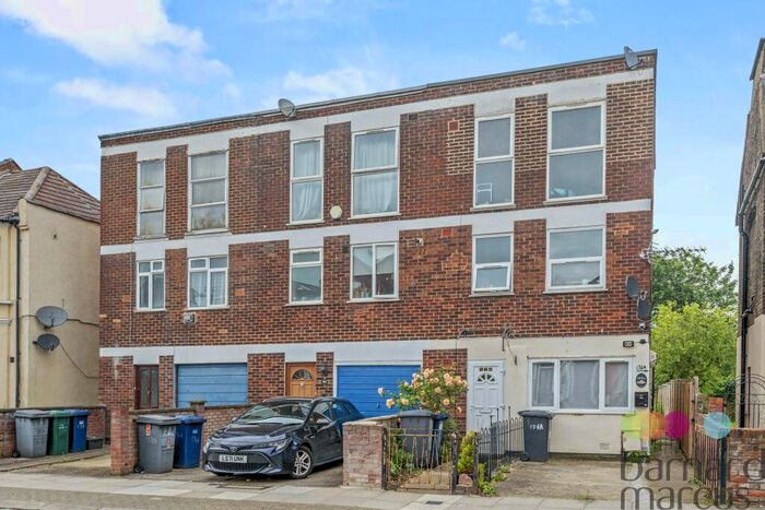 3 Bedroom Apartment To Rent In Station Road, London, N3