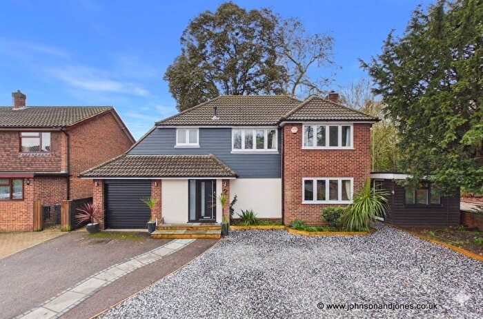 4 Bedroom Detached House For Sale In Little Green Lane, Chertsey, KT16