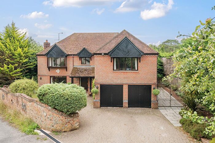 5 Bedroom Detached House For Sale In The Green, Henley-On-Thames, RG9
