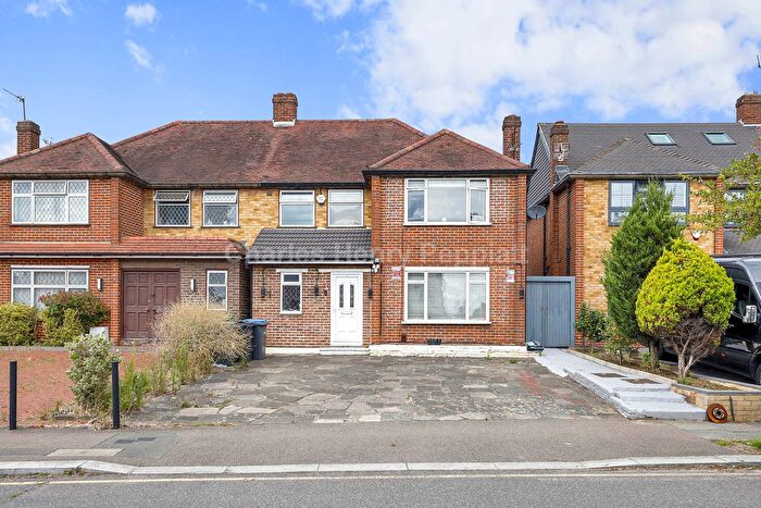 3 Bedroom Semi-Detached House For Sale In Belgrave Gardens, Oakwood, N14