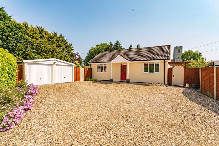 4 Bedroom Detached Bungalow For Sale In Church Street, Carbrooke, IP25