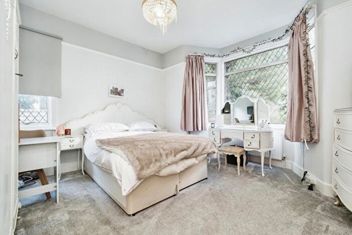 6 Bedroom Bungalow For Sale In Mavis Grove, Hornchurch, Essex, RM12