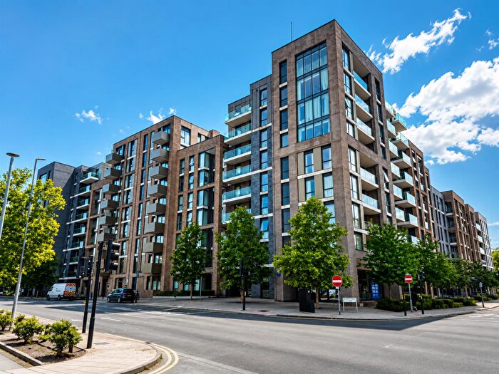 2 Bedroom Flat For Sale In Queenshurst Square, Kingston Upon Thames, KT2