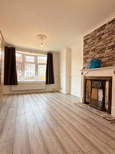 3 Bedroom End Of Terrace House To Rent In Osborne Square, Dagenham, RM9