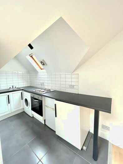 1 Bedroom Flat To Rent In Green Lanes, London, N13