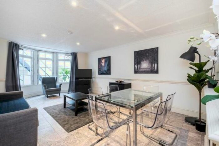 2 Bedroom Flat To Rent In Gloucester Terrace, London, W2