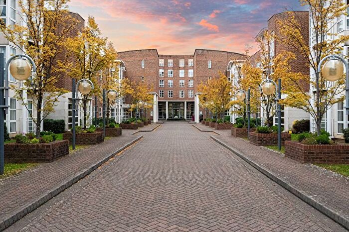 1 Bedroom Flat To Rent In King Henrys Reach, Manbre Road, Hammersmith, London, W6