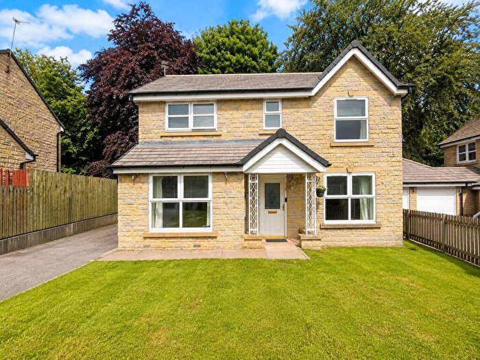 4 Bedroom Detached House For Sale In Oakleigh Road, Clayton, Bradford, BD14