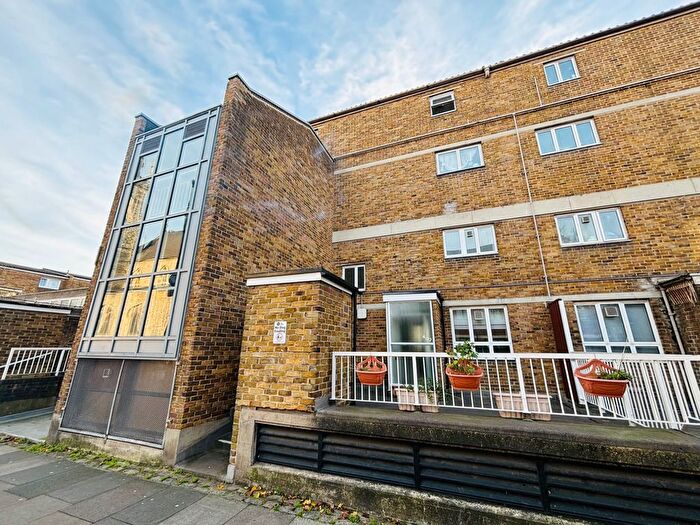 2 Bedroom Flat To Rent In Cable Street, London, E1