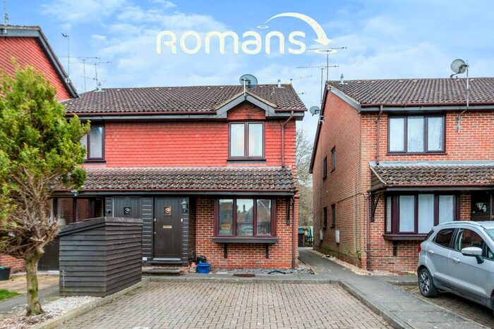 1 Bedroom End Of Terrace House To Rent In South Street, Farnborough, GU14