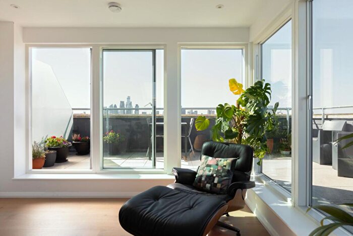 2 Bedroom Triplex For Sale In Keeling House, Claredale Street, E2