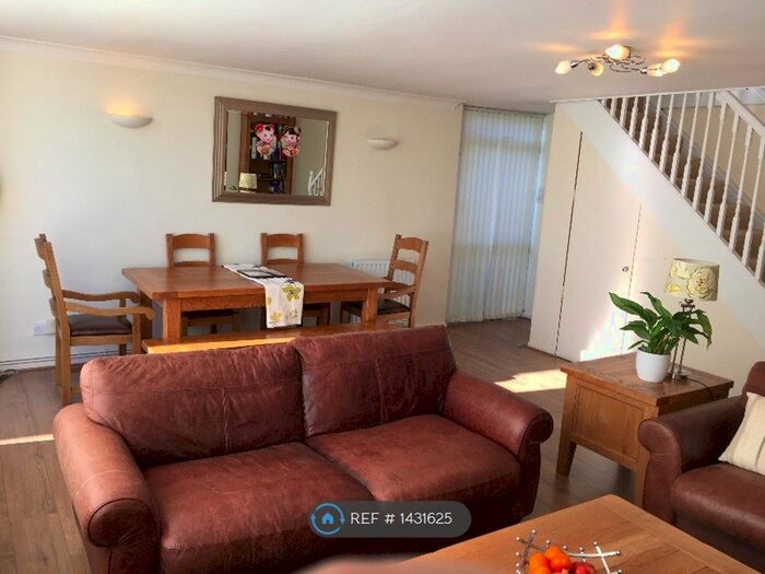 3 Bedroom Semi-Detached House To Rent In Oak Bank, Woking, GU22