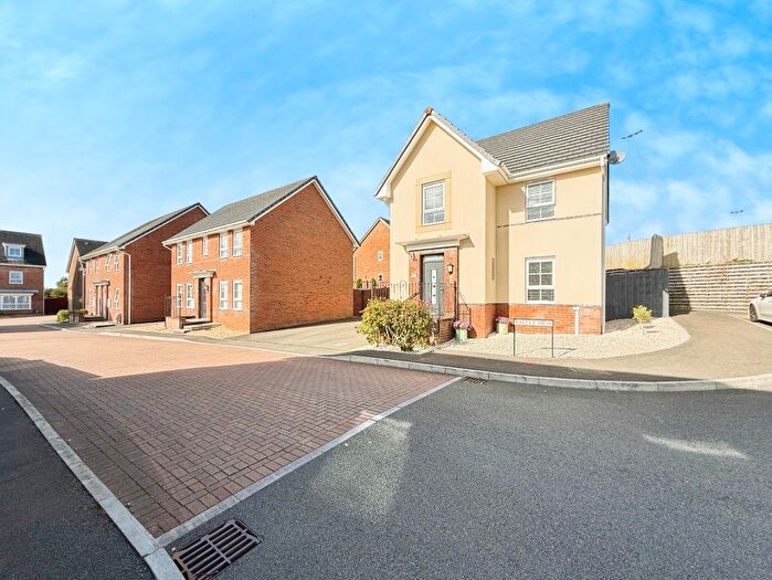 4 Bedroom Detached House For Sale In Valley View, Loughor, Swansea, West Glamorgan, SA4