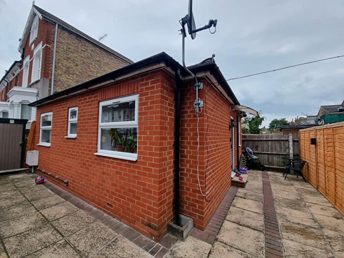 1 Bedroom Detached Bungalow To Rent In Burghley Road, Turnpike Lane, N8