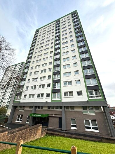 2 Bedroom Flat To Rent In Lovell Park Heights, Leeds, LS7