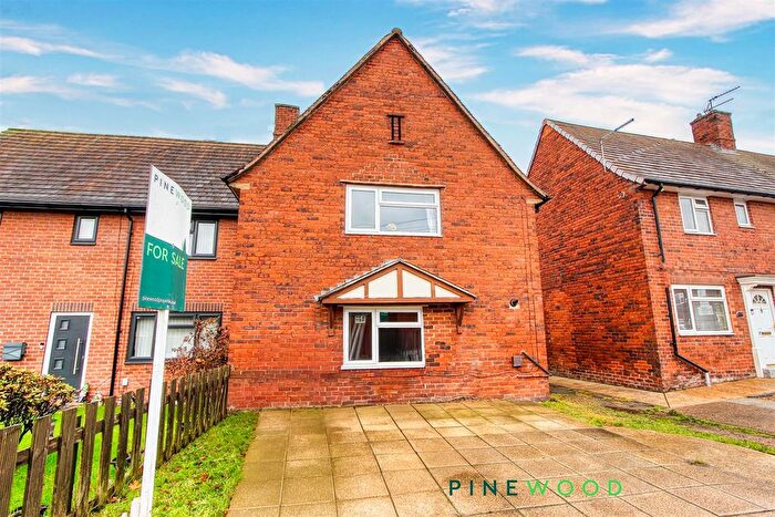 3 Bedroom Semi-Detached House For Sale In Heath Road, Holmewood, Chesterfield, Derbyshire, S42