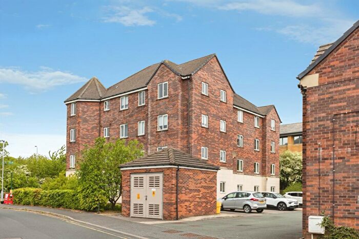 2 Bedroom Flat For Sale In Newhall Park Drive, Bradford, BD5