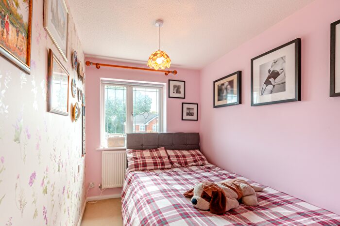 3 Bedroom End Of Terrace House For Sale In Greenfield Avenue, Solihull, CV7
