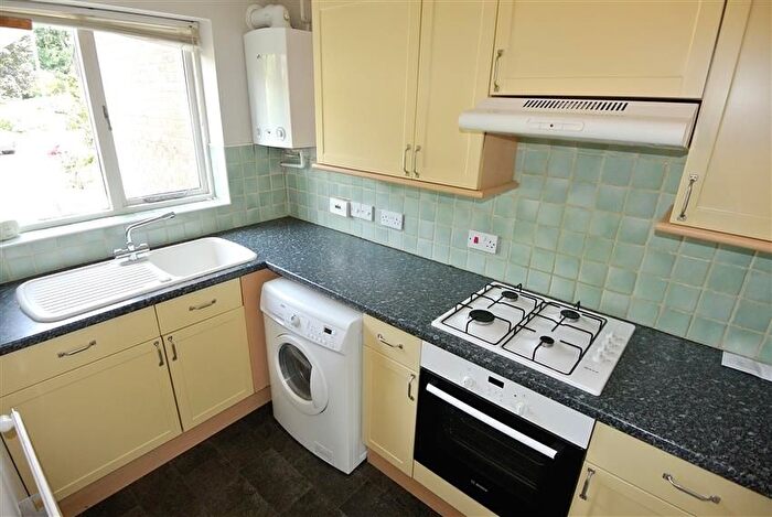2 Bedroom Property To Rent In Dunfee Way, Byfleet, West Byfleet, KT14