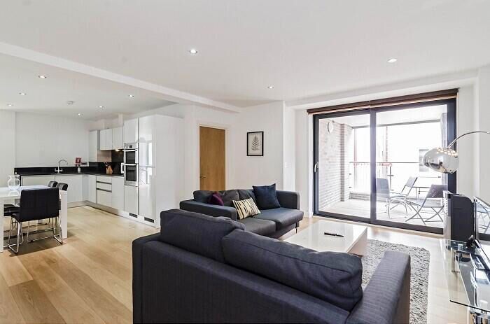 3 Bedroom Flat For Sale In Alie Street, London, E1