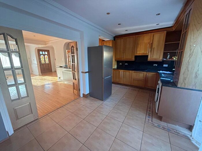 3 Bedroom Semi-detached House To Rent In Carterhatch Road, Enfield, EN3