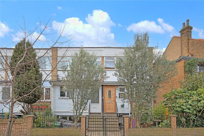 1 Bedroom Flat To Rent In Folkestone Road, Walthamstow, London, E17