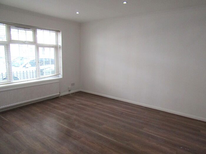 3 Bedroom Terraced House To Rent In Albany Road, Walthamstow, E17