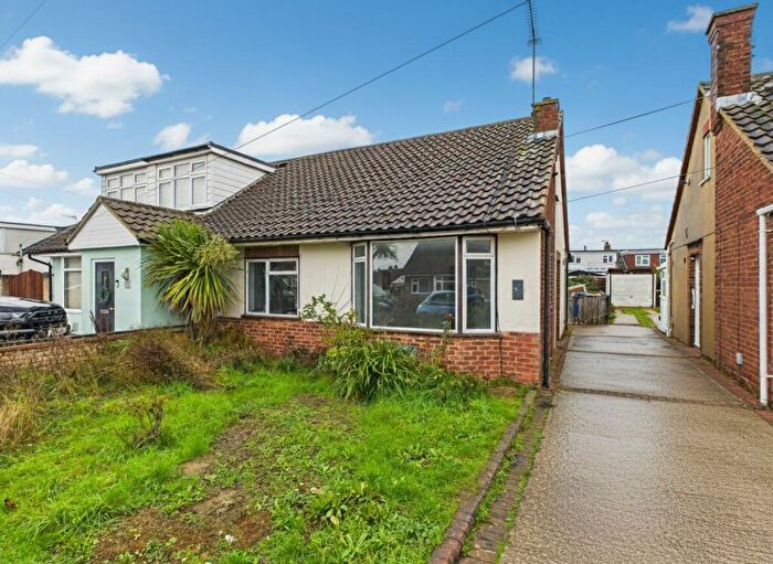 2 Bedroom Semi-Detached Bungalow For Sale In Birchwood Road, Corringham, SS17