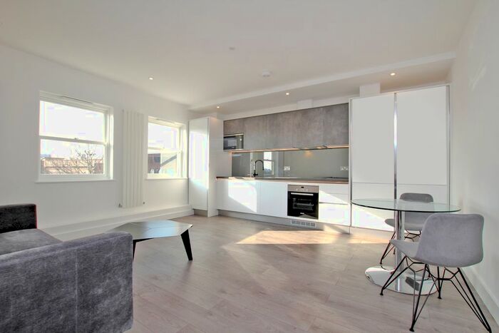 1 Bedroom Flat To Rent In Karam Court, Commercial Road, Whitechapel, London, E1