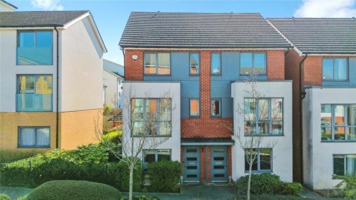 4 Bedroom Semi-Detached House For Sale In Midgham Way, Reading, Berkshire, RG2