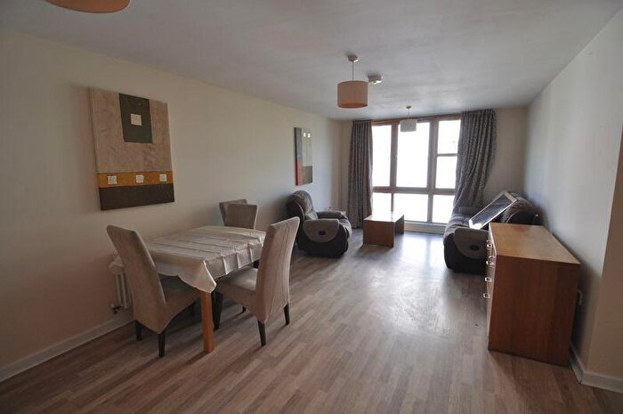 2 Bedroom Apartment To Rent In The Crescent, Hannover Quay, BS1