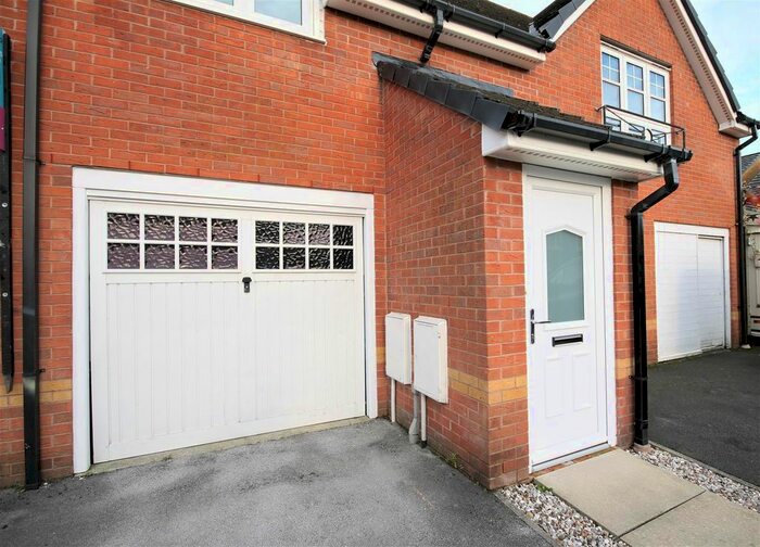 2 Bedroom Flat To Rent In Hirst Avenue, Walkden, Manchester, M28