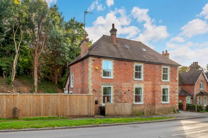 3 Bedroom Semi-Detached House For Sale In Station Road, Gomshall, Guildford, GU5