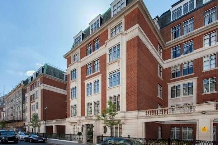 2 Bedroom Flat To Rent In Hallam Street, London W1W