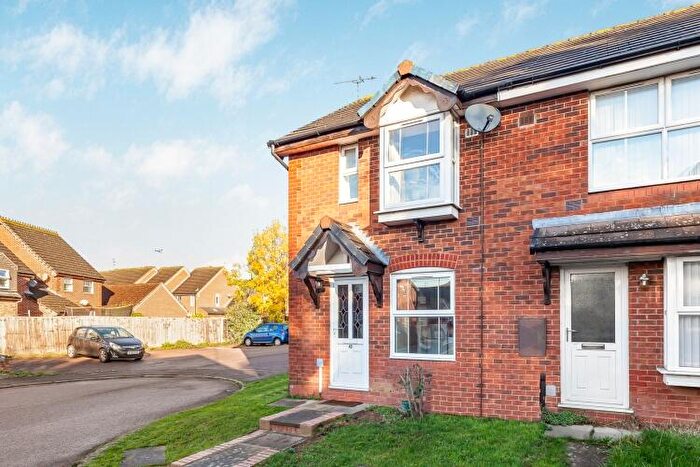 2 Bedroom Semi-Detached House To Rent In Waltham Gardens, Banbury, OX16