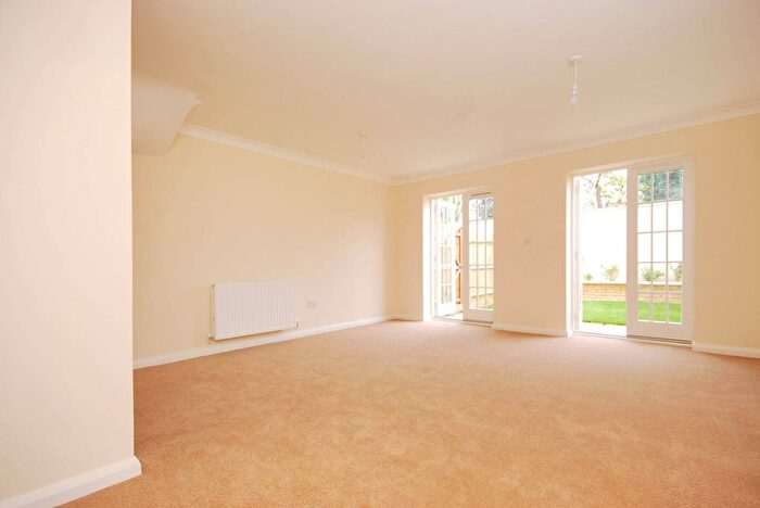3 Bedroom Property To Rent In Barry Road, East Dulwich, East Dulwich, SE22