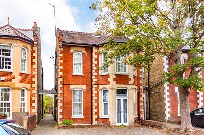 1 Bedroom Flat To Rent In Waldegrave Road, Teddington, TW11