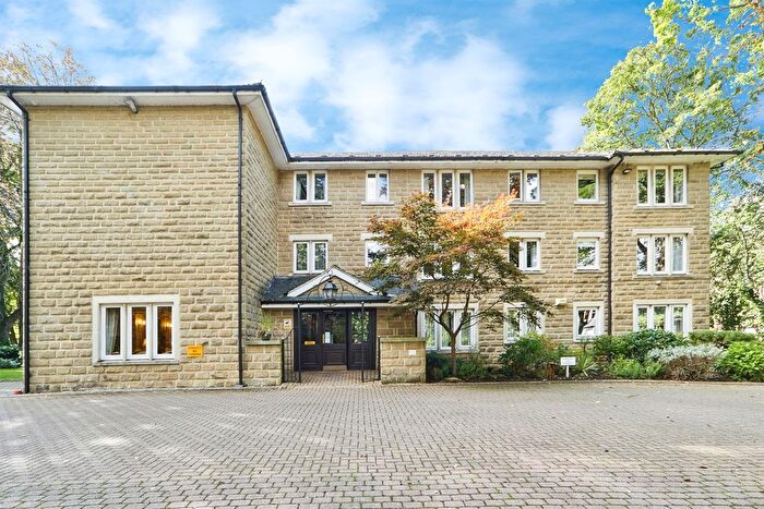 2 Bedroom Flat For Sale In Ladywood Road, Leeds, LS8