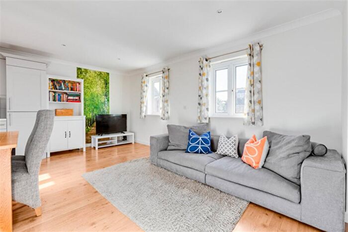 2 Bedroom Flat For Sale In Trafalgar Court, Cobham, KT11