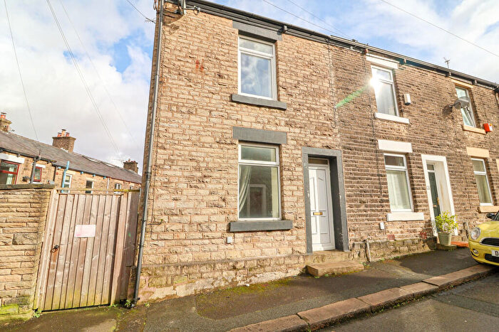 2 Bedroom End Of Terrace House To Rent In Hadfield Place, Glossop, SK13