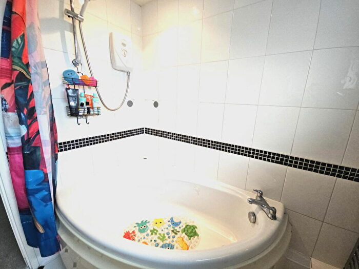 3 Bedroom End Of Terrace House For Sale In High Street, Arlesey, SG15