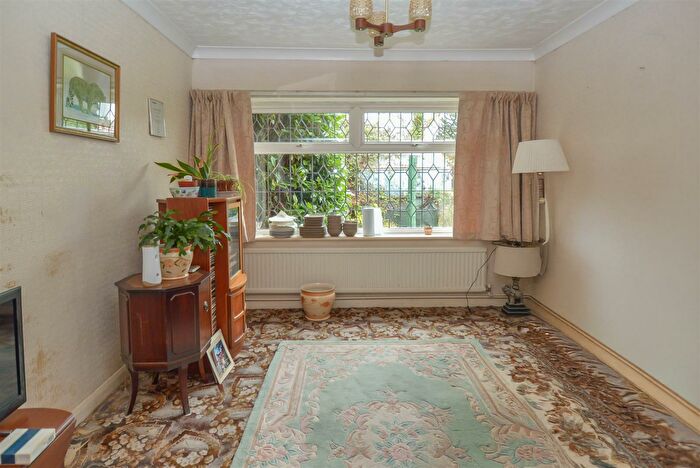 2 Bedroom Bungalow For Sale In Cedar Road, Hutton, Brentwood, CM13