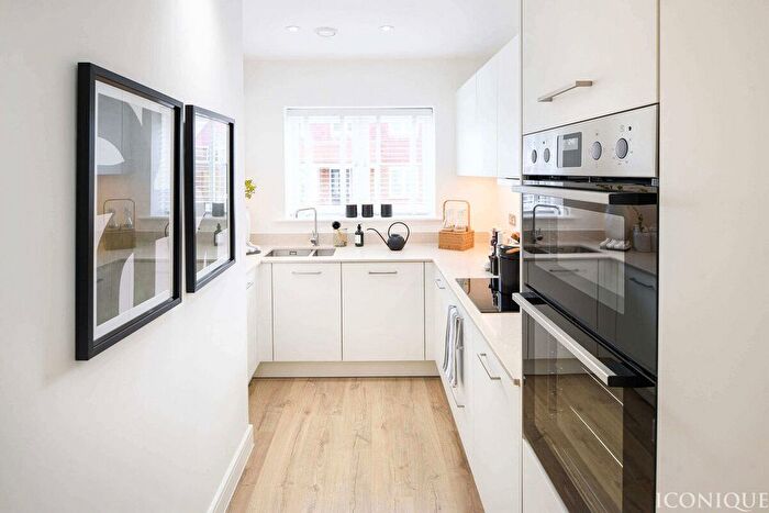 3 Bedroom Semi-detached House For Sale In Paddock Wood, Kent, TN12