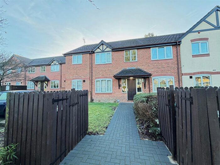 2 Bedroom Flat For Sale In Vine Tree Court, St. Peters Close, Mill End, WD3