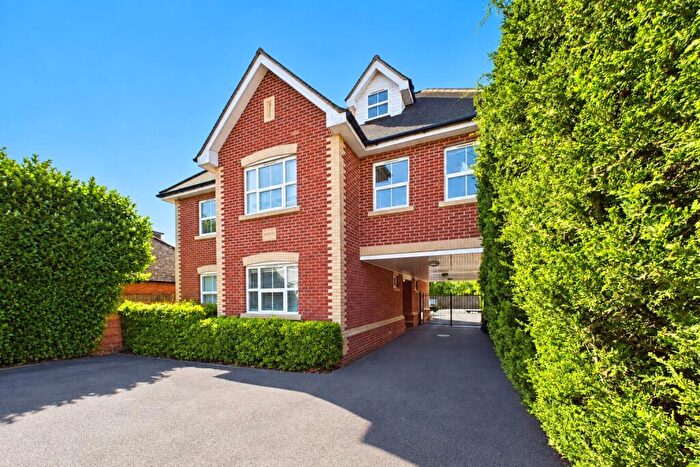 2 Bedroom Flat For Sale In Reading Road, Winnersh, Wokingham, Berkshire, RG41
