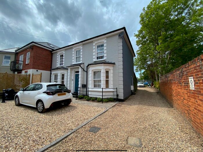 1 Bedroom Flat To Rent In Fleet Road, Town Centre, Fleet, Hampshire, GU51