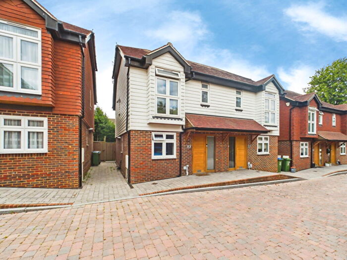 3 Bedroom Semi-Detached House For Sale In Brighton Road, Horsham, RH13