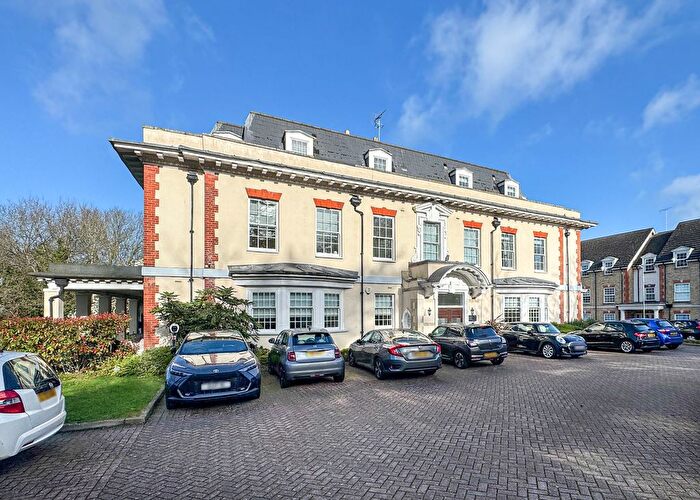 2 Bedroom Flat To Rent In Fuller Close, Sparrows Herne Mansion, WD23