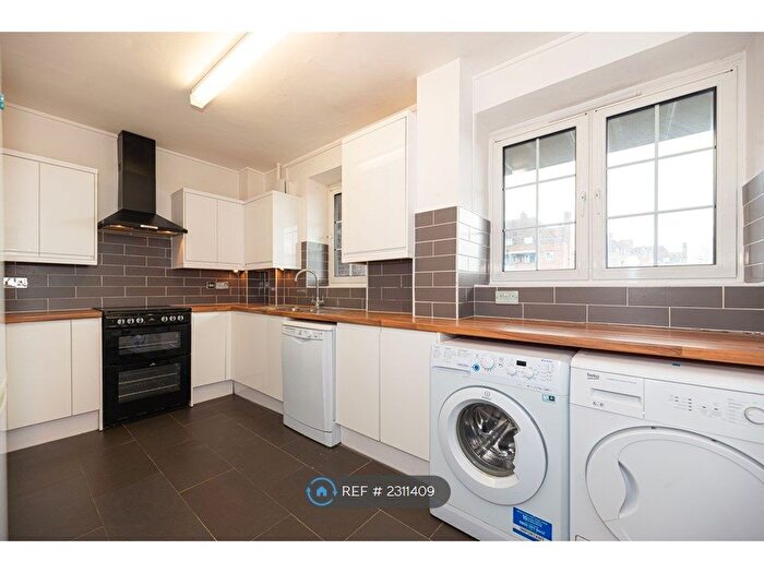 4 Bedroom Flat To Rent In Picton House, London, SW2