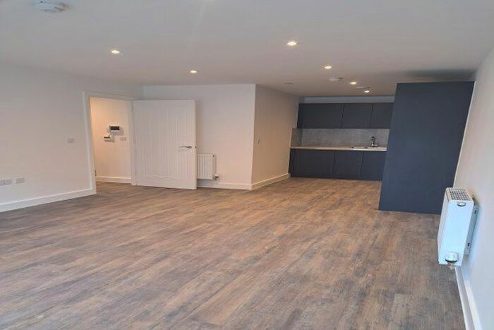 1 Bedroom Flat To Rent In Glenway Road, Rochester, ME1